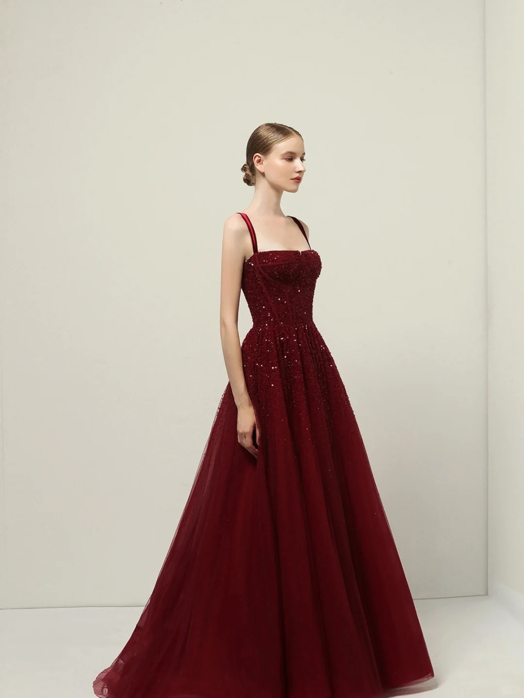 Robe de bal rouge modeste à bretelles spaghetti, inspiration tendance, robe de bal princesse formelle B241
