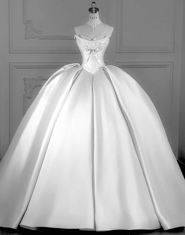 Ethereal Ball Gown Sweetheart Neck White Satin Lace Long Wedding Dress Fairy Formal Brides Gown Wedding Dresses B26