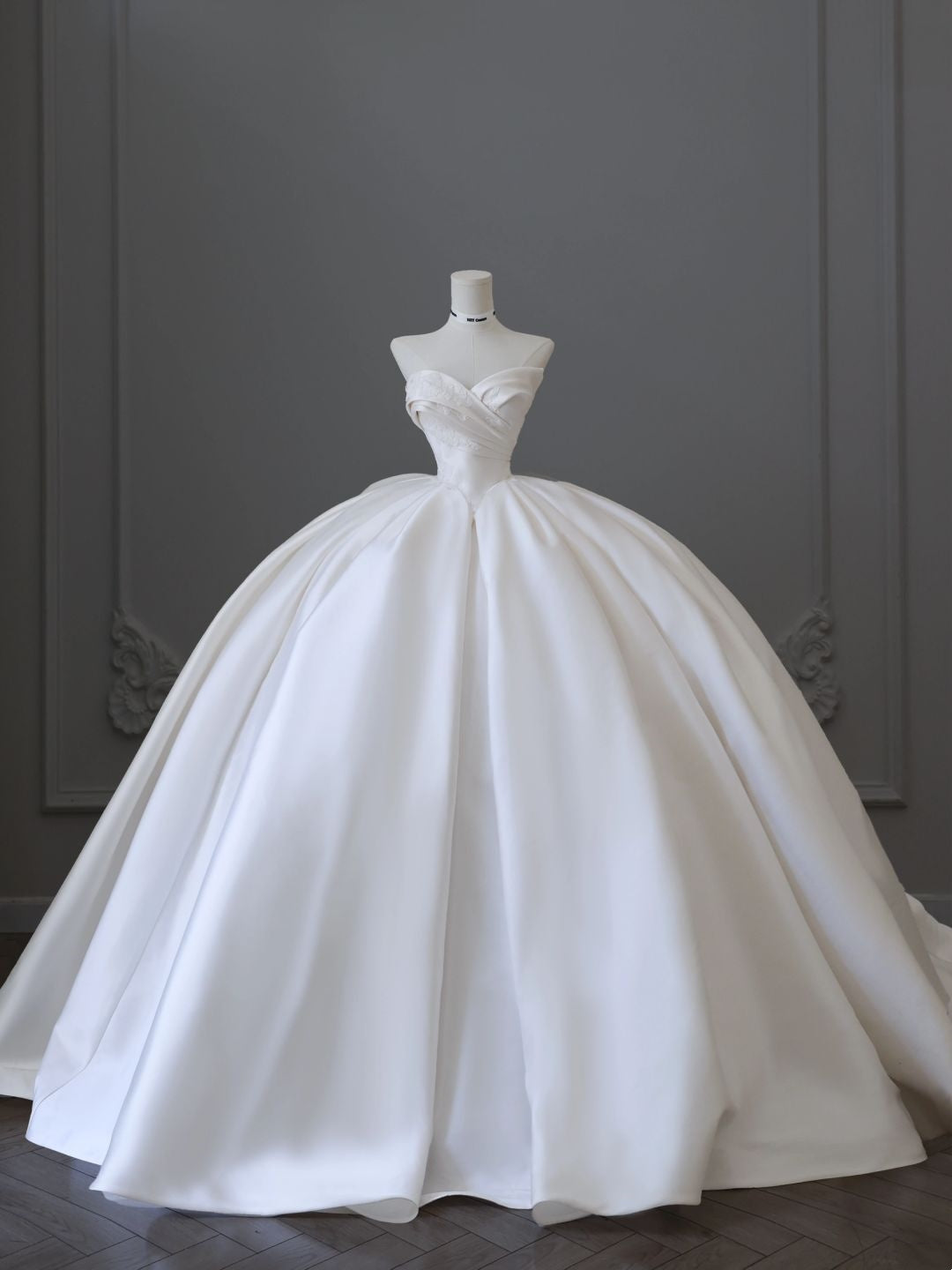 Modest Ball Gown Sweetheart Neck White Satin Long Wedding Dress Fairy Formal Brides Gown Wedding Dresses B29