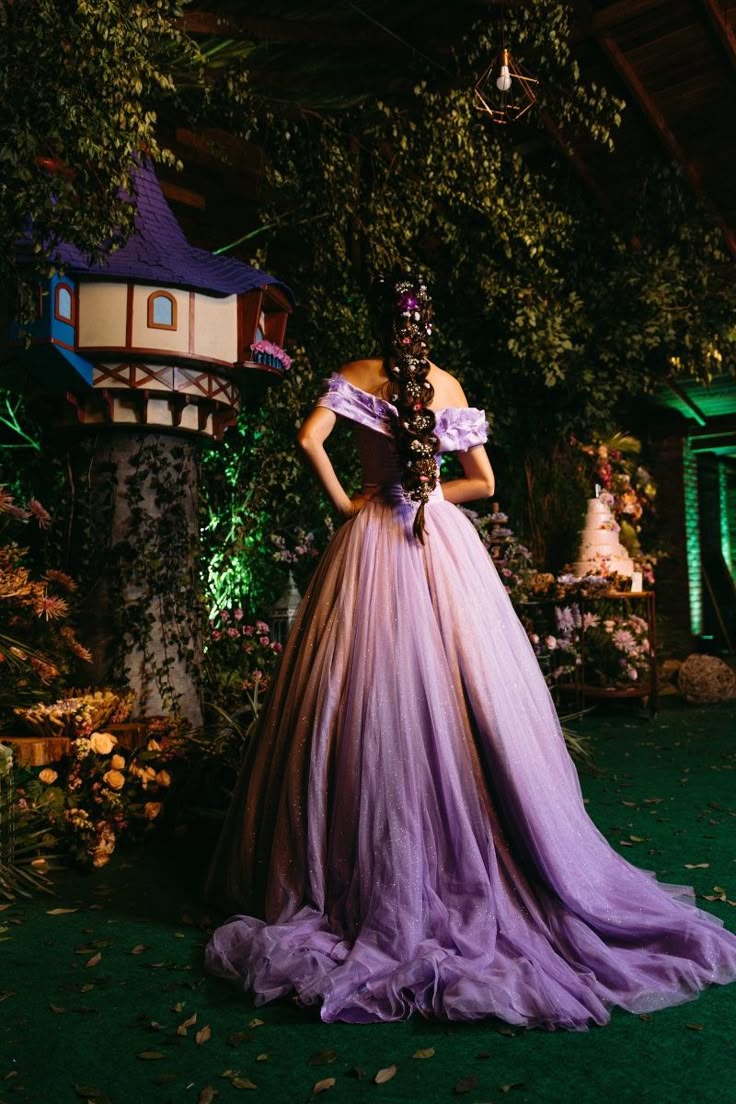 Elegantes Ballkleid aus schulterfreiem lila Tüll, lange Ballkleider, Inspiration, trendige Abendkleider, formelles Ballkleid B373