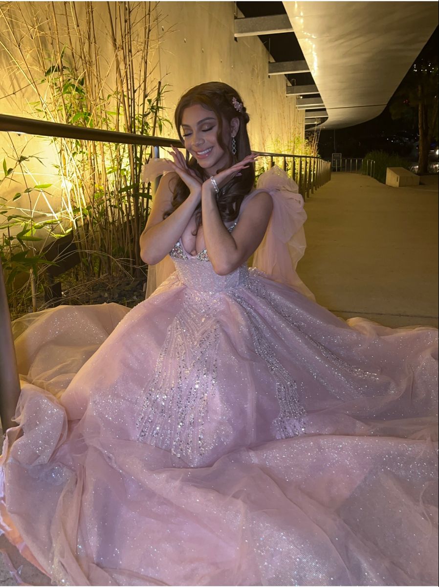 Elegantes Ballkleid mit Trägern, ärmellos, Tüll, silbernen Perlen, bodenlang, hellrosa, Ballkleid-Inspirationsideen, Ballkleider-Inspiration, Partykleid B540