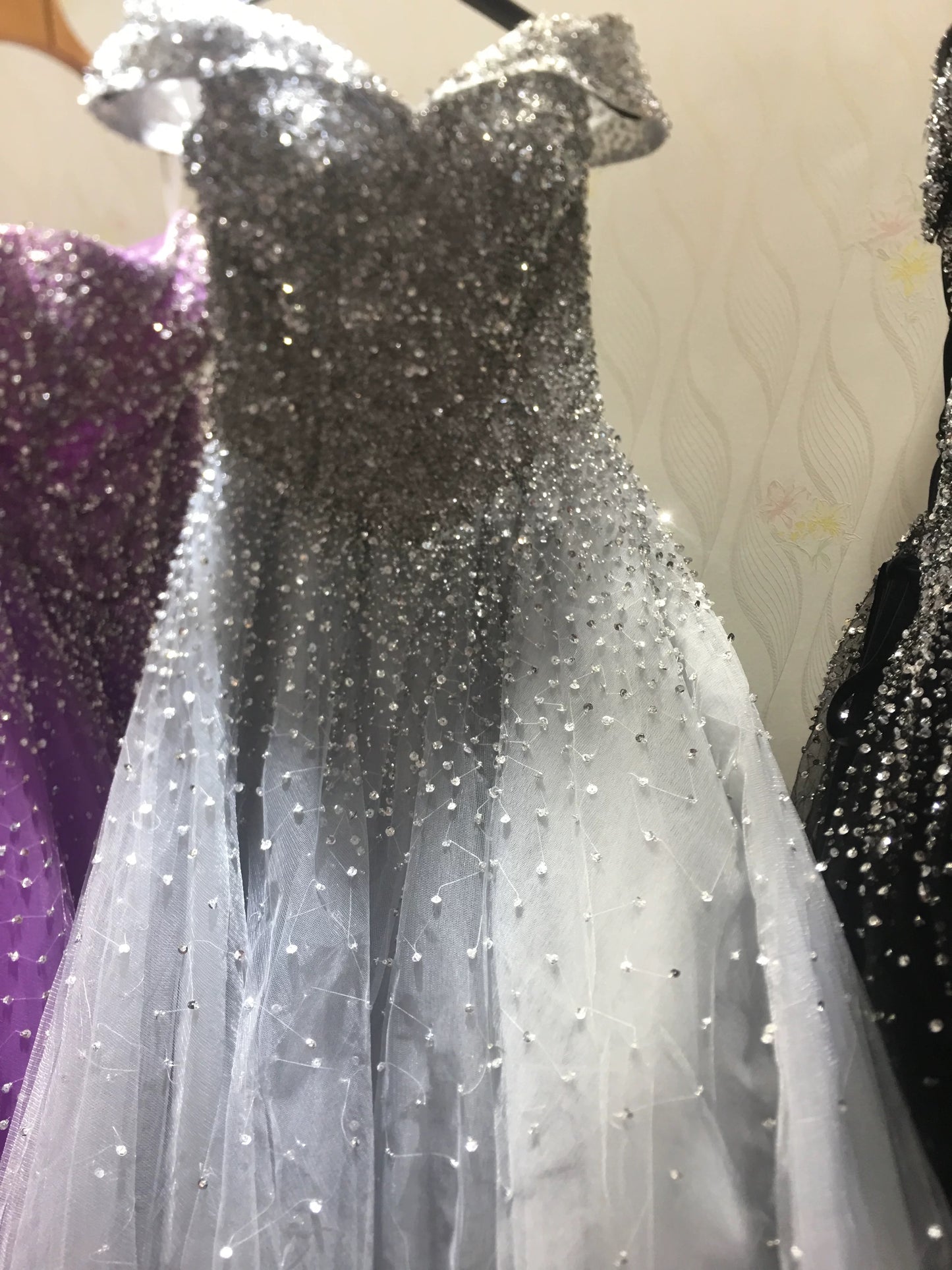 Charmante Quinceanera Kleider Ballkleid aus der Schulter rosa Perlen Pailletten Geburtstagskleider Vestidos de 15 Anos Formale Party lange süße 16 Kleid B601