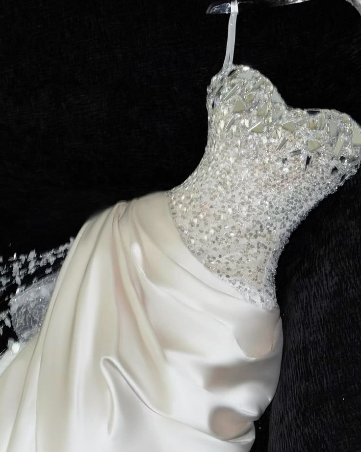 Robe de mariée sirène modeste à paillettes blanches et décolleté en cœur, longue, style conte de fées, style vintage, automne, B698