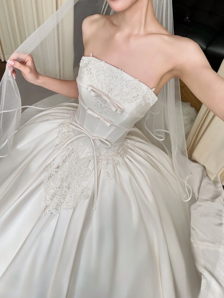 Robe de mariée de luxe en satin blanc sans bretelles, robe de bal, robe de mariée de conte de fées, robe de mariée d'automne RB2836