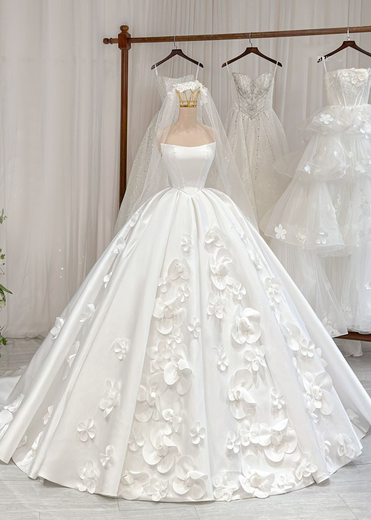 Robe de mariée longue en satin, sans bretelles, coupe ajustée, style bal, RB2915