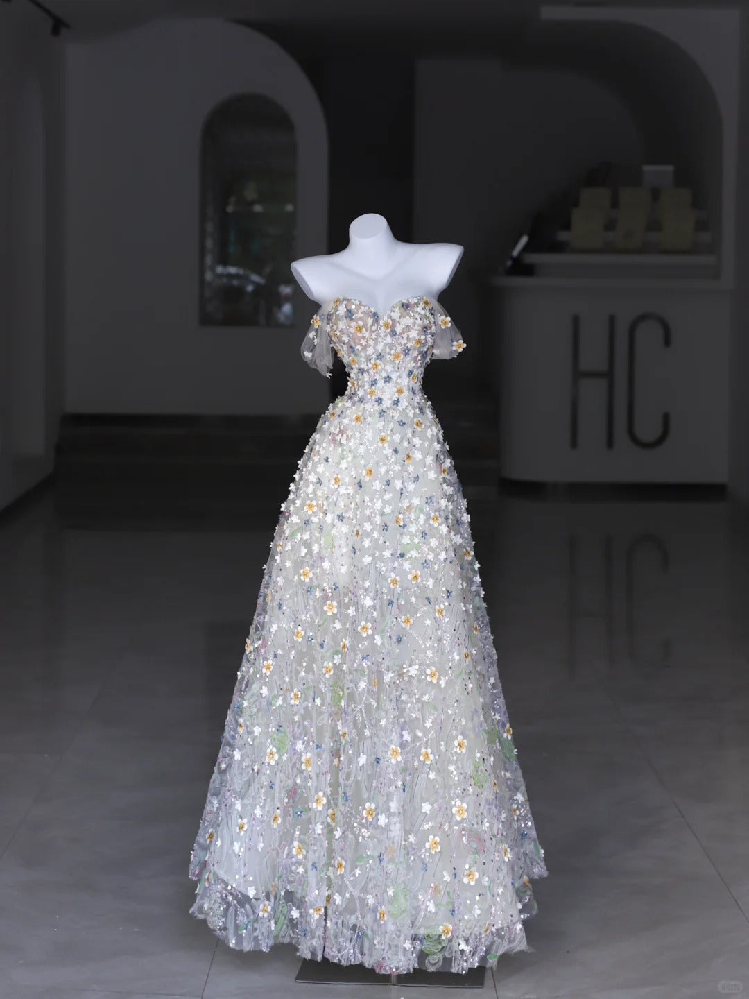 Hübsche Ballkleider für den Abschlussball, schulterfrei, weiße Tüll-Blumen, langes Abendkleid N2992