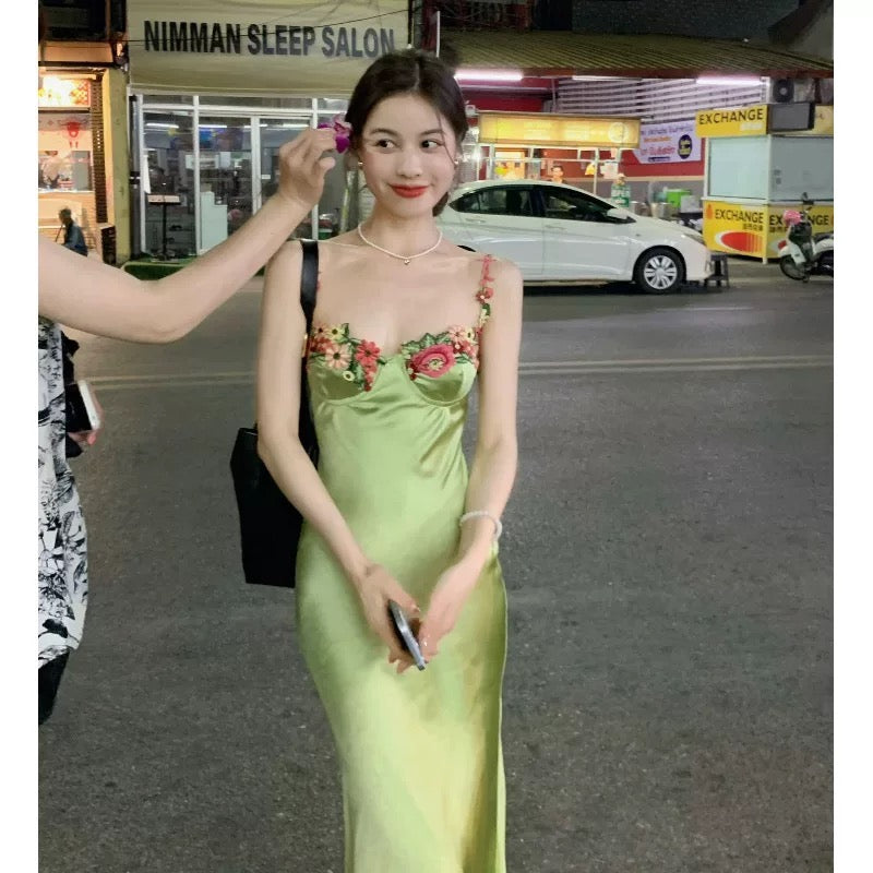 Robe de bal verte à bretelles spaghetti en satin, coupe trapèze, N266