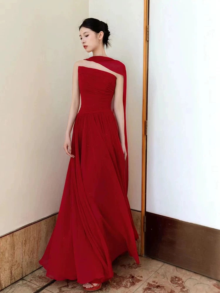 Charmante Robe Ligne A Sans Bretelles Bordeaux Avec Écharpe Été 19ème Anniversaire Tenue Élégante Robes d'Invitée de Mariage N4133