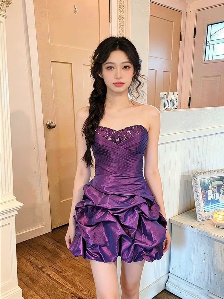 Robe de soirée/cocktail courte mini violette en satin bustier coupe fourreau, vintage, N4281