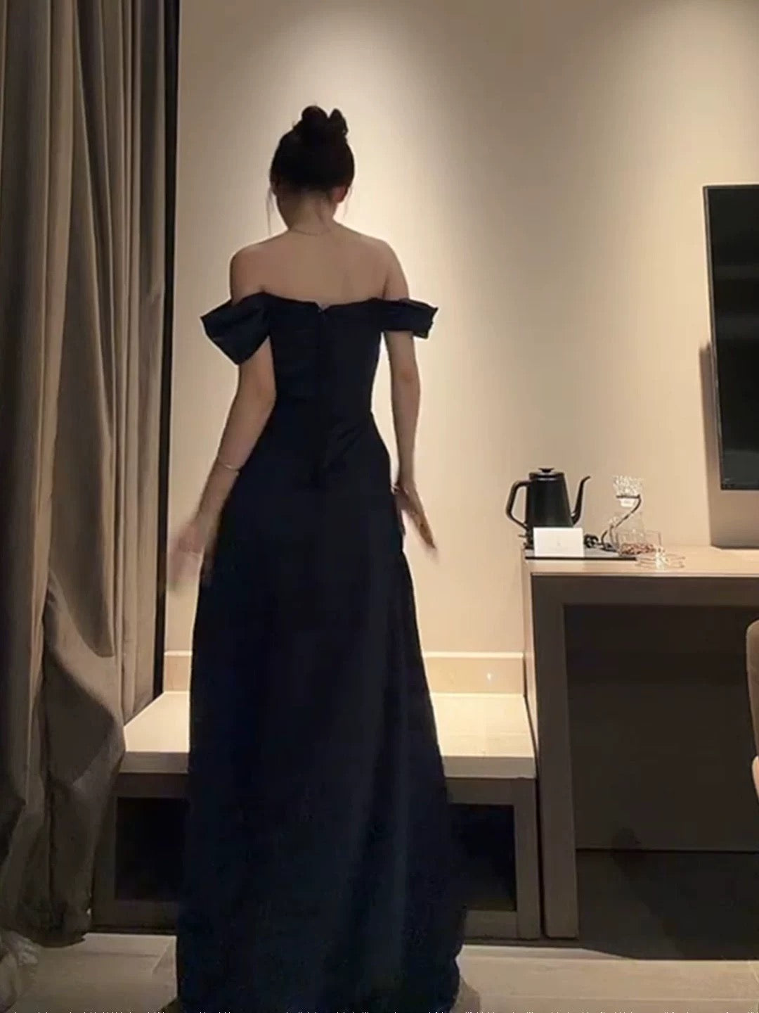 Sexy Abendkleider für Damen, A-Linie, schulterfrei, schwarzer Satin, langes Ballkleid mit Ärmeln, Partykleid, Modekleid N1812