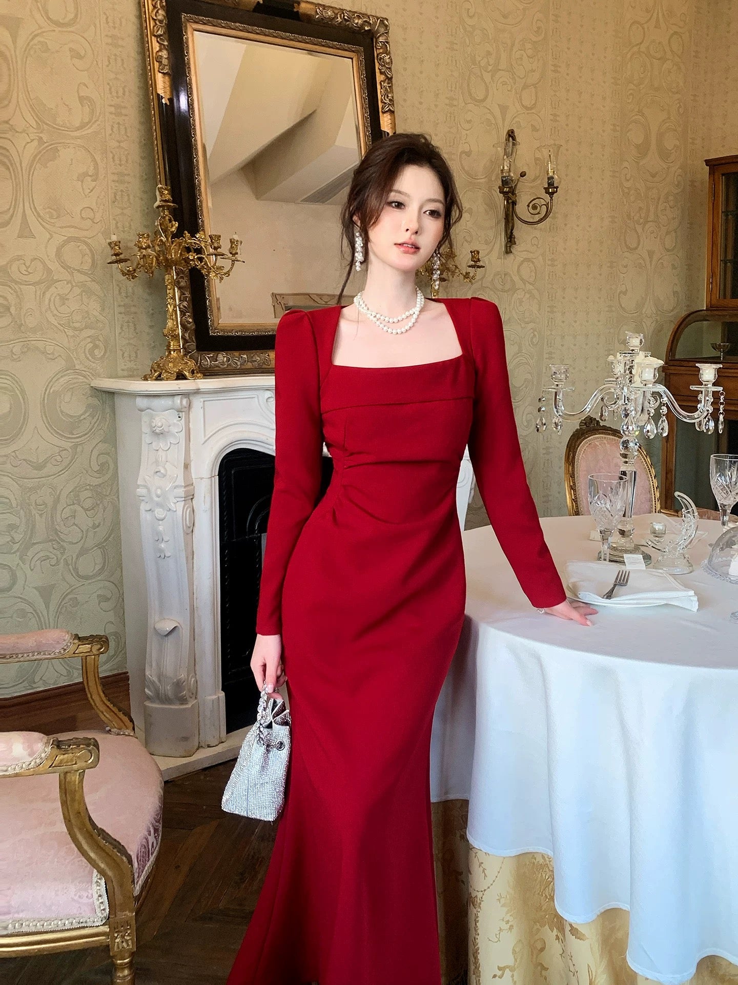 Sirène de style français modeste Robes de soirée longues pour femmes en satin rouge à col carré N2088