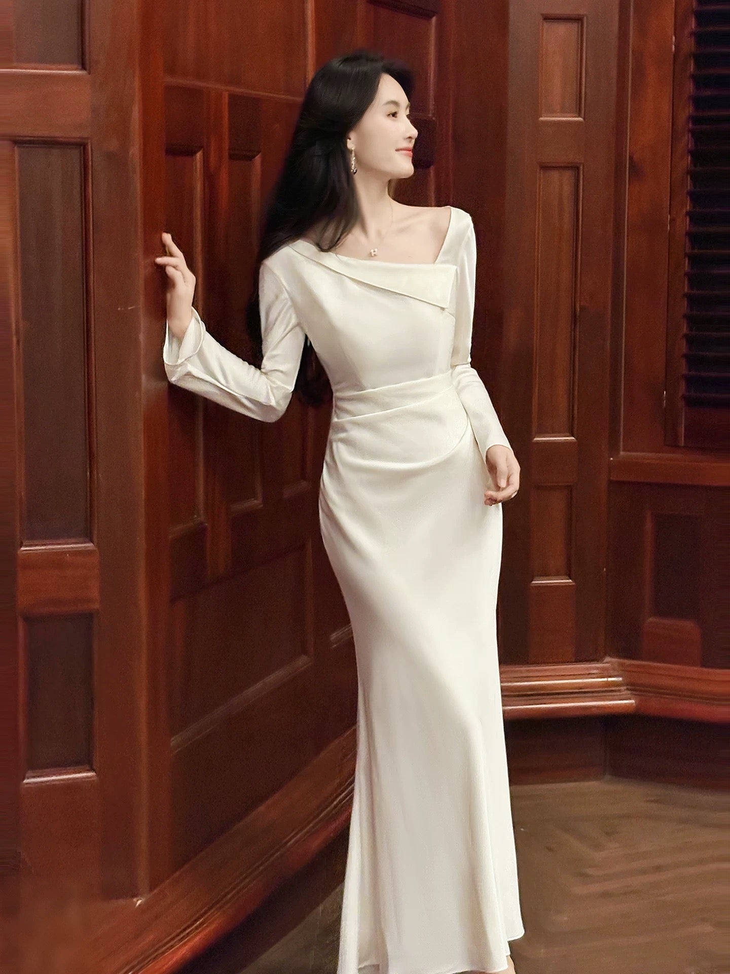 Einfaches Meerjungfrau Brautjungfernkleid mit Schulterfreiem Design, Weißem Satin, Langen Ärmeln N2094