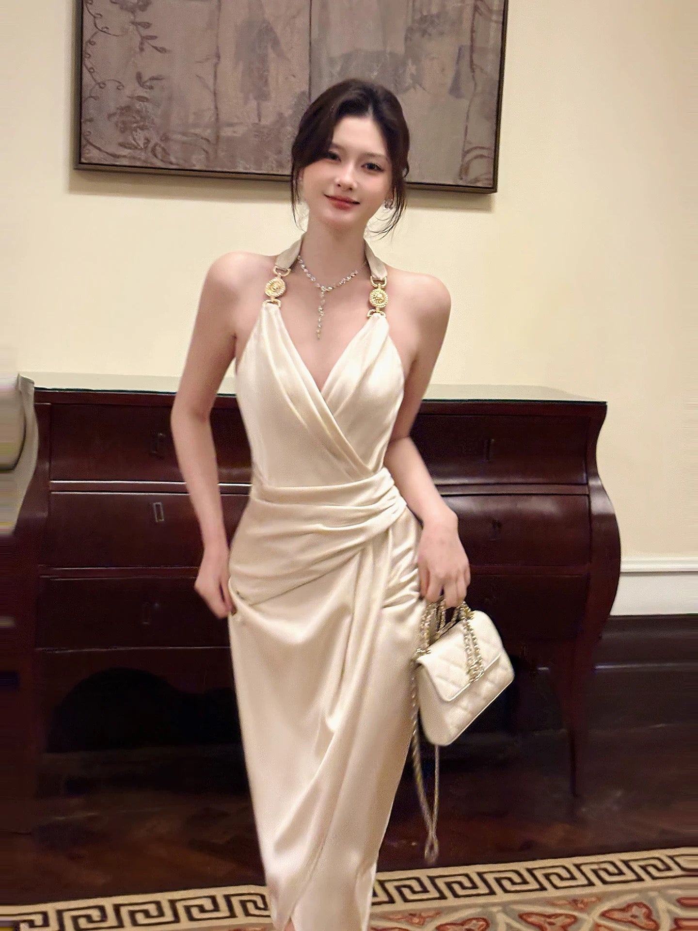 Robe de soirée/bal/invitée N2103 simple fourreau, à col montant, longueur thé, avec fente