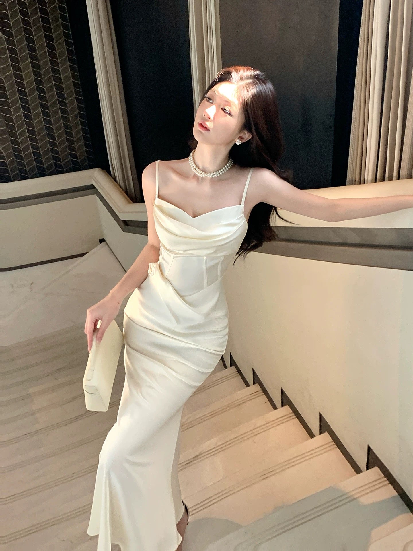 Süßes Meerjungfrauen-Kleid mit Spaghettiträgern aus elfenbeinfarbenem Satin für Strand, Frühling, Sommer, Garten-Inspiration, Hochzeitsgast N2201