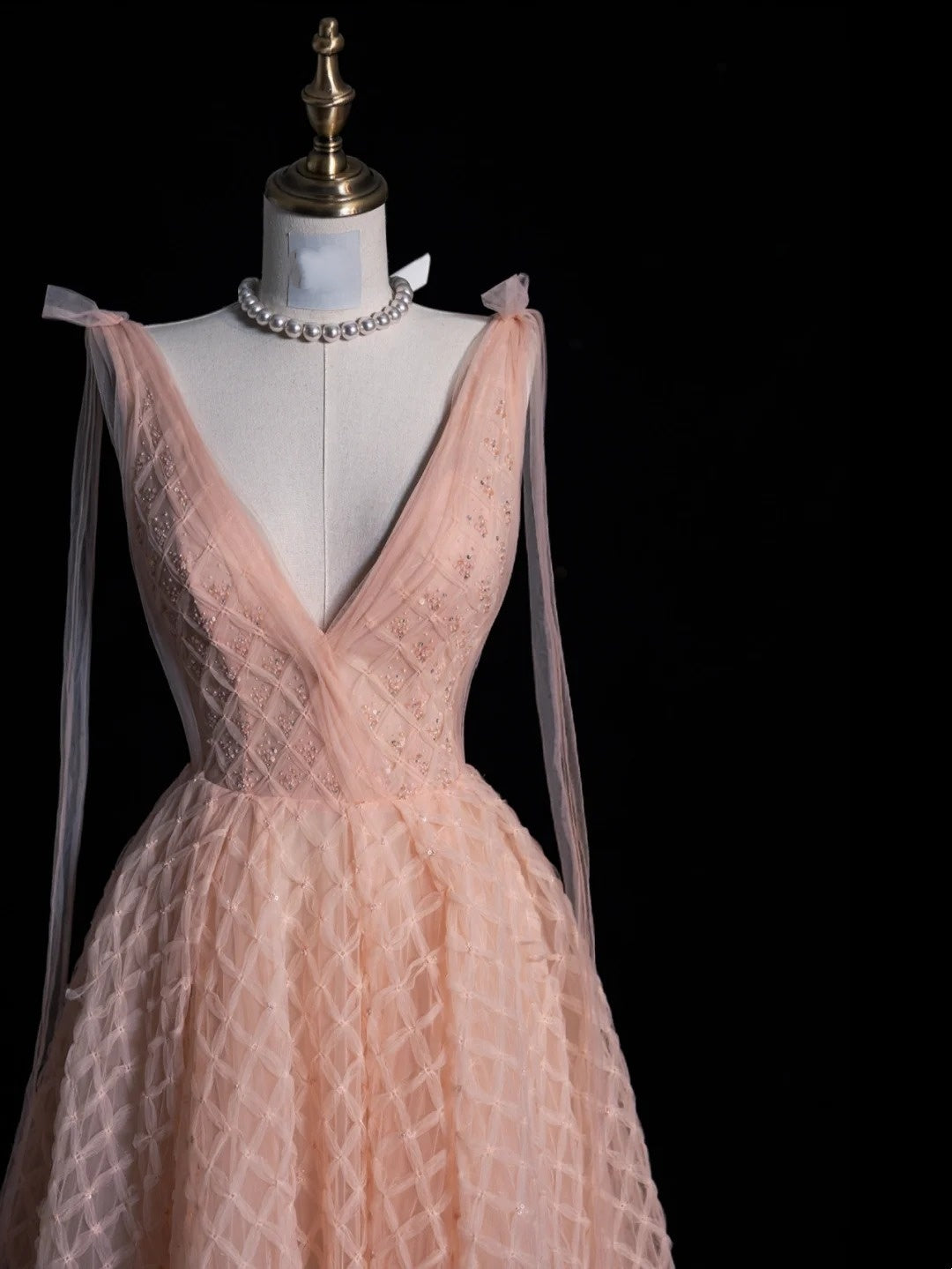 Wunderschönes Ballkleid mit V-Ausschnitt, zartrosa, langes Abendkleid, formelles Abendkleid, Inspiration für ein Abendoutfit N238