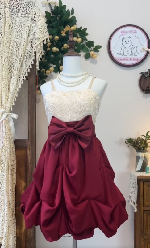 Elegante Spaghetti-Träger Satin Burgunder Abschlussballkleider Kurze Abiballkleider N4565