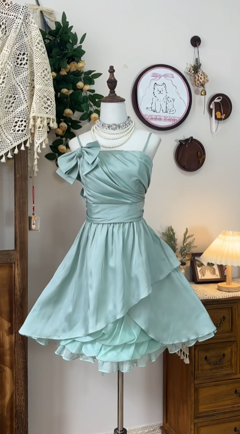 Hübsches A-Linien Spaghettiträger Blaues Satin Mini Abschlussball High School Heimkehrkleid N4584