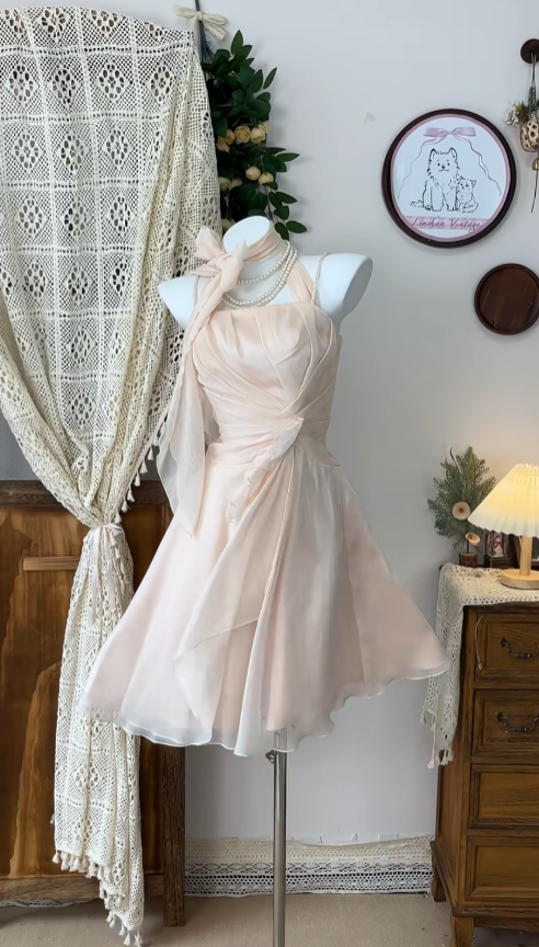 Robe courte de bal de fin d'année et de rentrée N4605 en mousseline de soie rose poudré, élégante, trapèze, dos nu