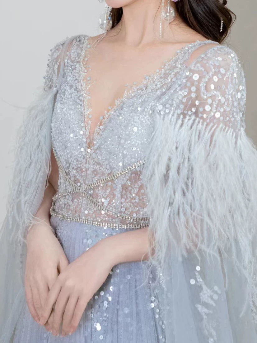 Elegantes, hellblaues Tüll-Abendkleid in A-Linie mit V-Ausschnitt – Inspiration für lange Partykleider und Outfits zum 19. Geburtstag AB2300