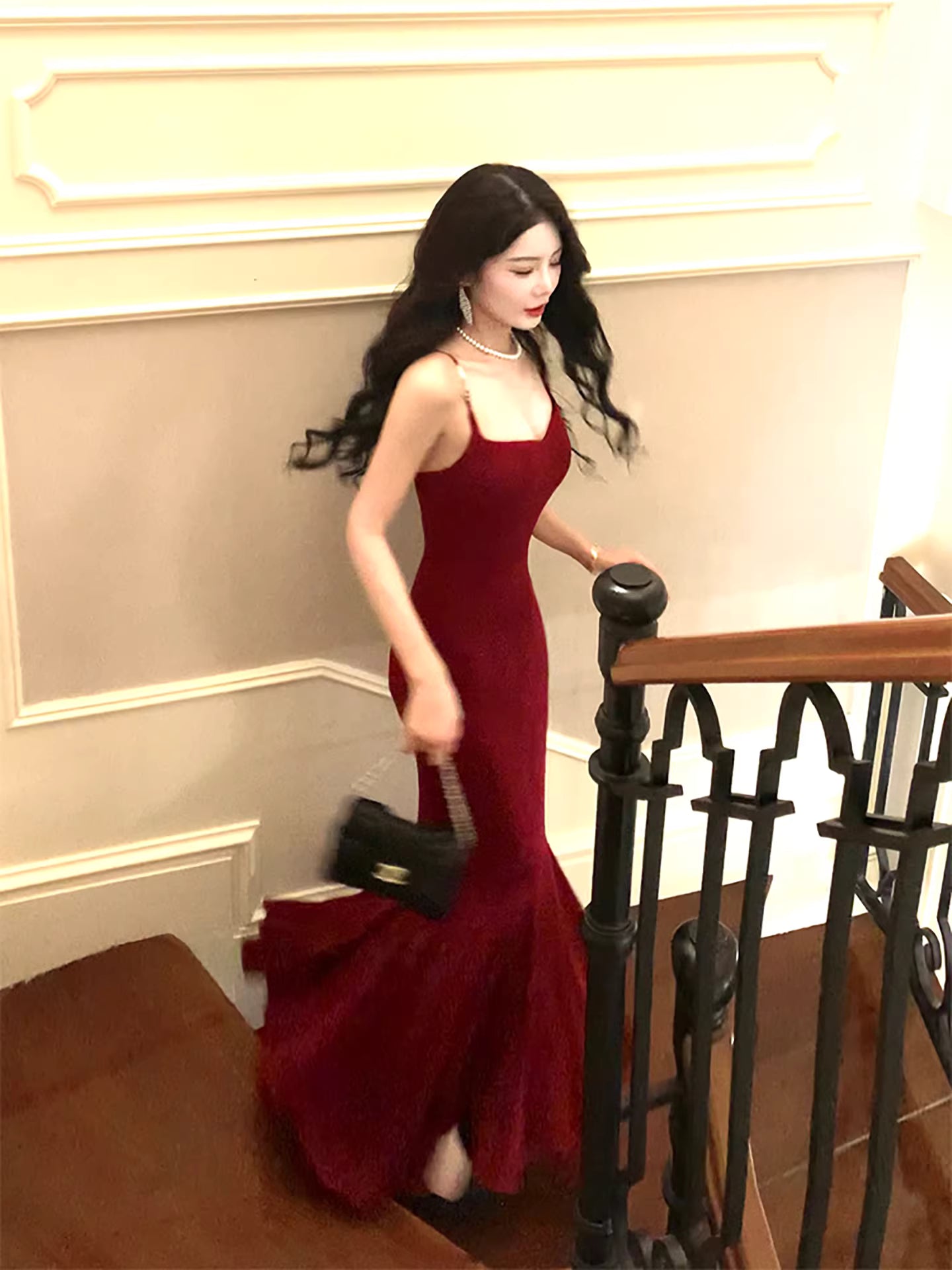 Robe de bal longue bordeaux à fines bretelles style sirène, idéale pour un mariage ou un 20e anniversaire (AB2493)