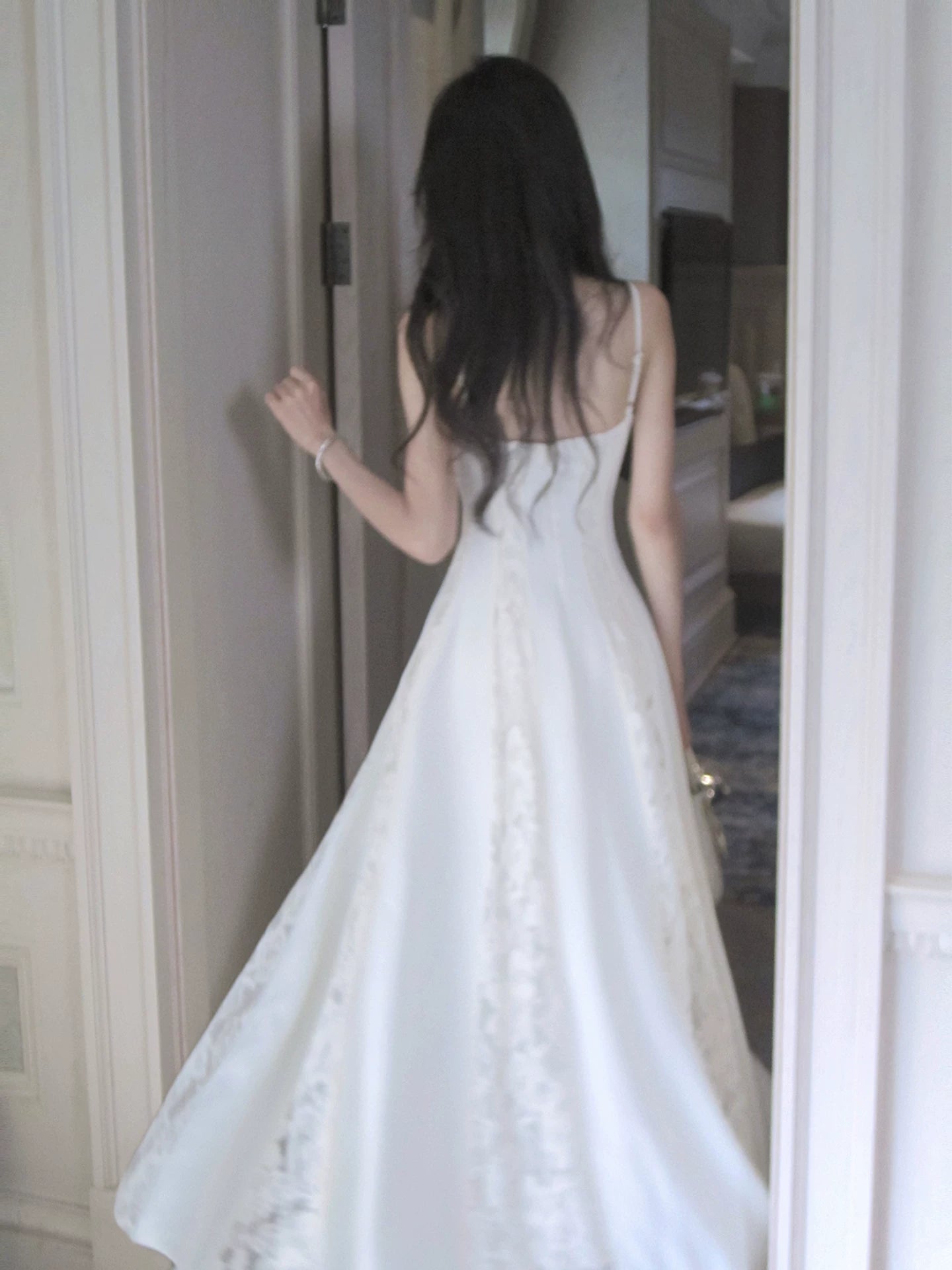 Elegantes, langes, plissiertes A-Linien-Abendkleid mit Spaghettiträgern aus weißer Spitze – Ästhetisches Outfit für Abschlussfeiern und Geburtstage (N093)