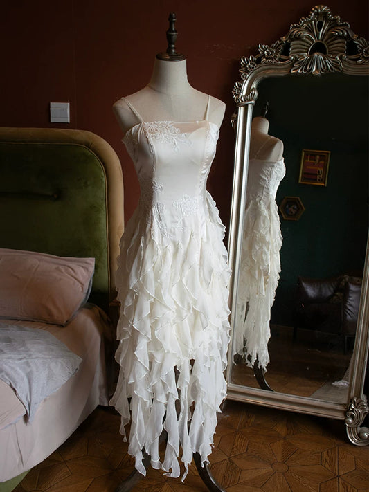 Robe de bal vintage années 80, coupe trapèze, bretelles spaghetti, bleue à volants superposés. Inspiration robe de soirée rétro pour un 21e anniversaire (AB2374)