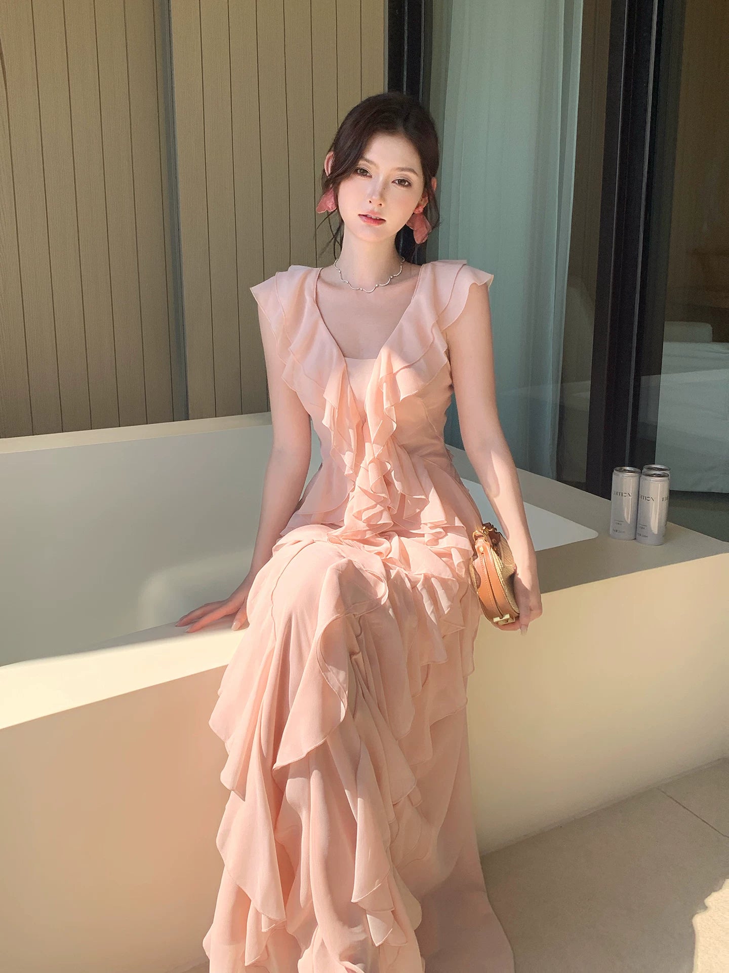 Einfaches, korallenrosa Chiffon-Abendkleid in A-Linie mit V-Ausschnitt, langes Outfit zum 16. Geburtstag AB2412