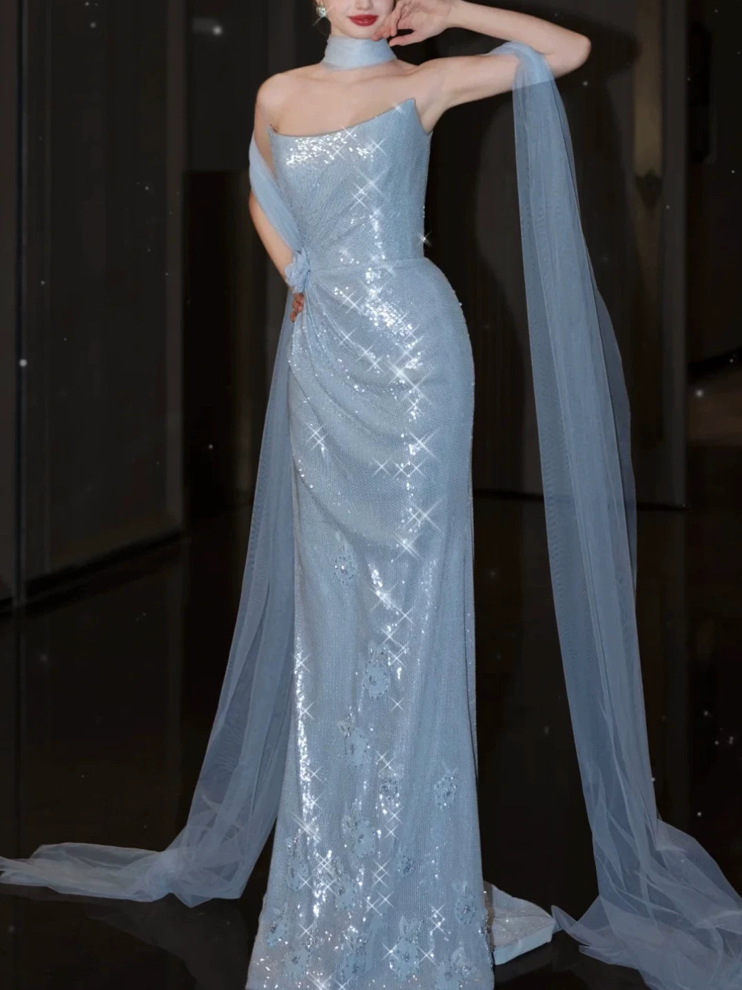 Elegantes, trägerloses Paillettenkleid im Meerjungfrauenstil in Blau mit Schal – Inspiration für lange Party- und Abendkleider zum 21. Geburtstag (AB2290)