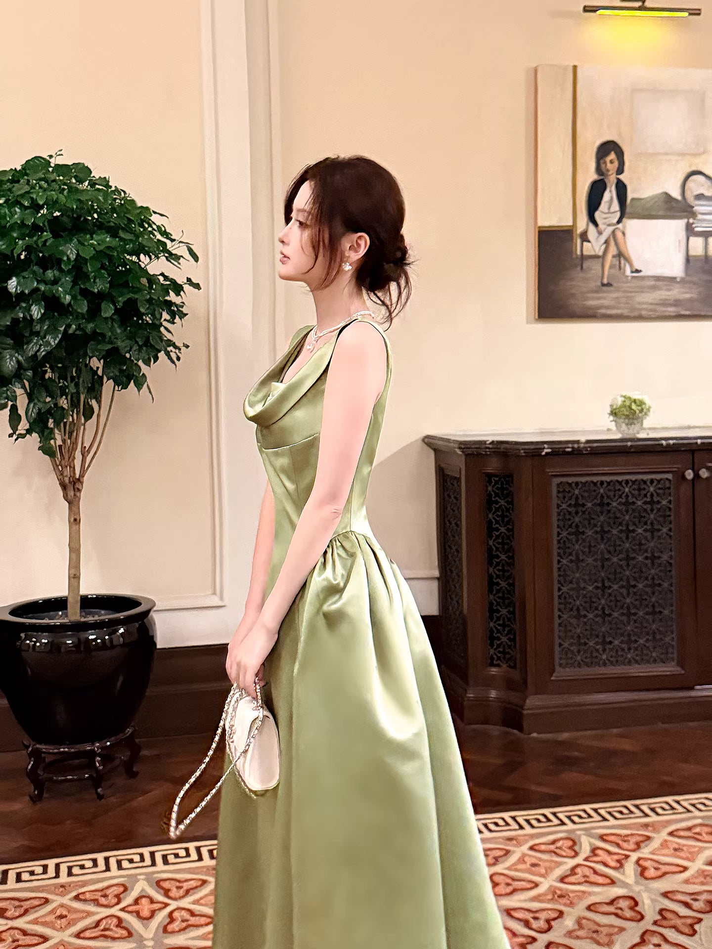 Elegantes, grünes Satin-Abendkleid in A-Linie mit eckigem Ausschnitt und Knöchellänge – perfekt für den 17. Geburtstag oder andere festliche Anlässe (AB2481)
