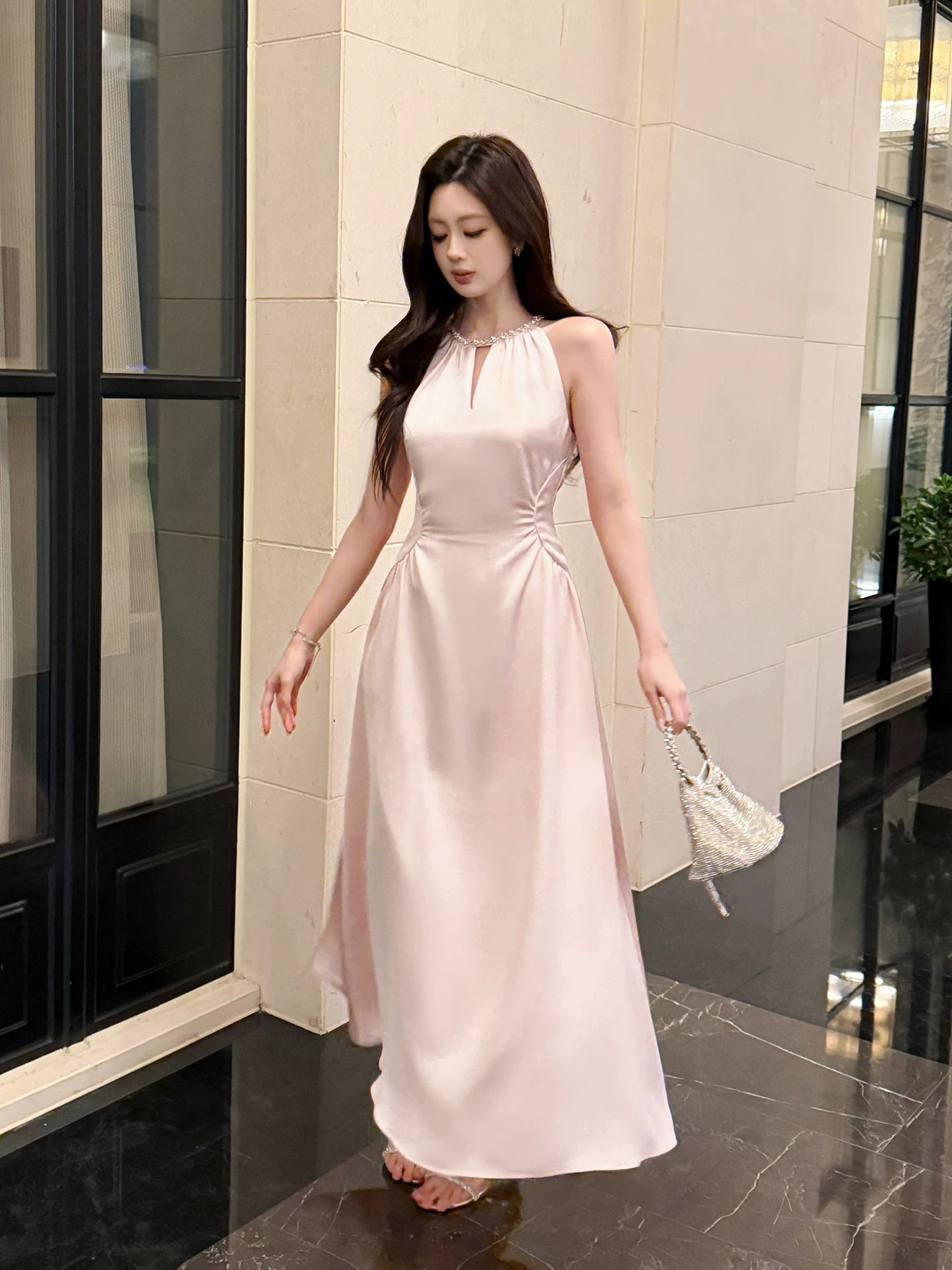 Sexy A-Linien-Abendkleid aus rosa Satin mit Rundhalsausschnitt, auch als Hochzeitsgastkleid oder Outfit zum 20. Geburtstag geeignet (AB2468)