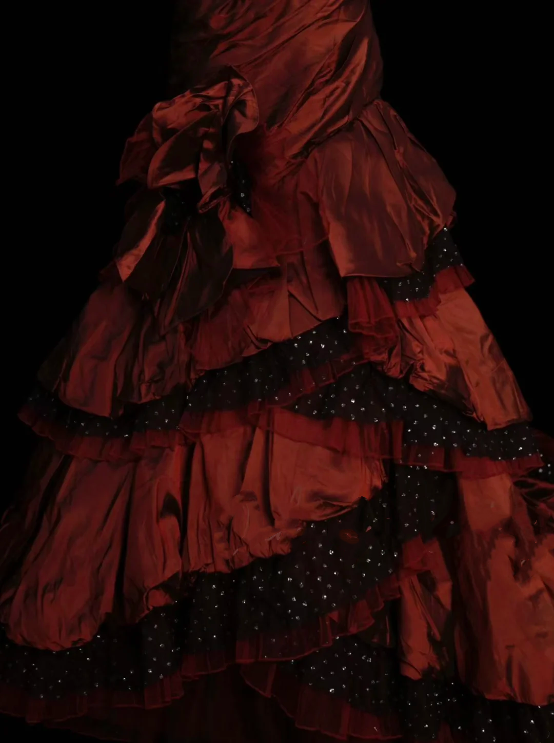 Prinzessinnen-Ballkleid, schulterfrei, burgunderrot mit mehrlagiger Perlenstickerei, langes Kleid für Quinceañera, Sweet 15 und 16 Geburtstag, OB015