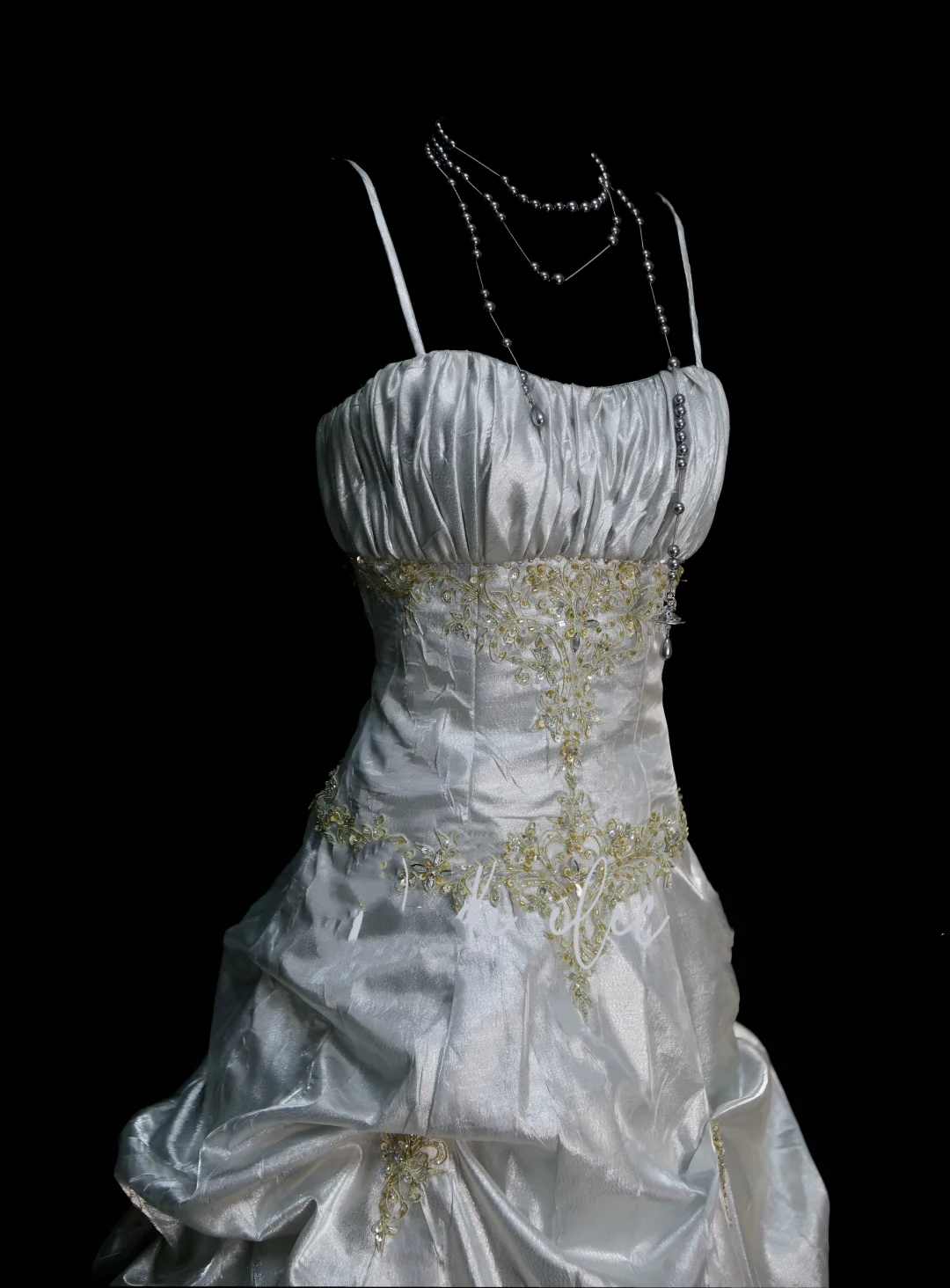 Elegantes Ballkleid mit Spaghettiträgern, silber plissiert, mit perlenbesetztem Oberteil, langes Abendkleid, Partykleid, Outfit für den 18. Geburtstag, Abschlusskleid OB043