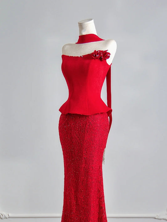 Robe de bal sirène flatteuse sans bretelles en satin rouge et dentelle, longue, idéale pour une soirée formelle ou un anniversaire (N387)