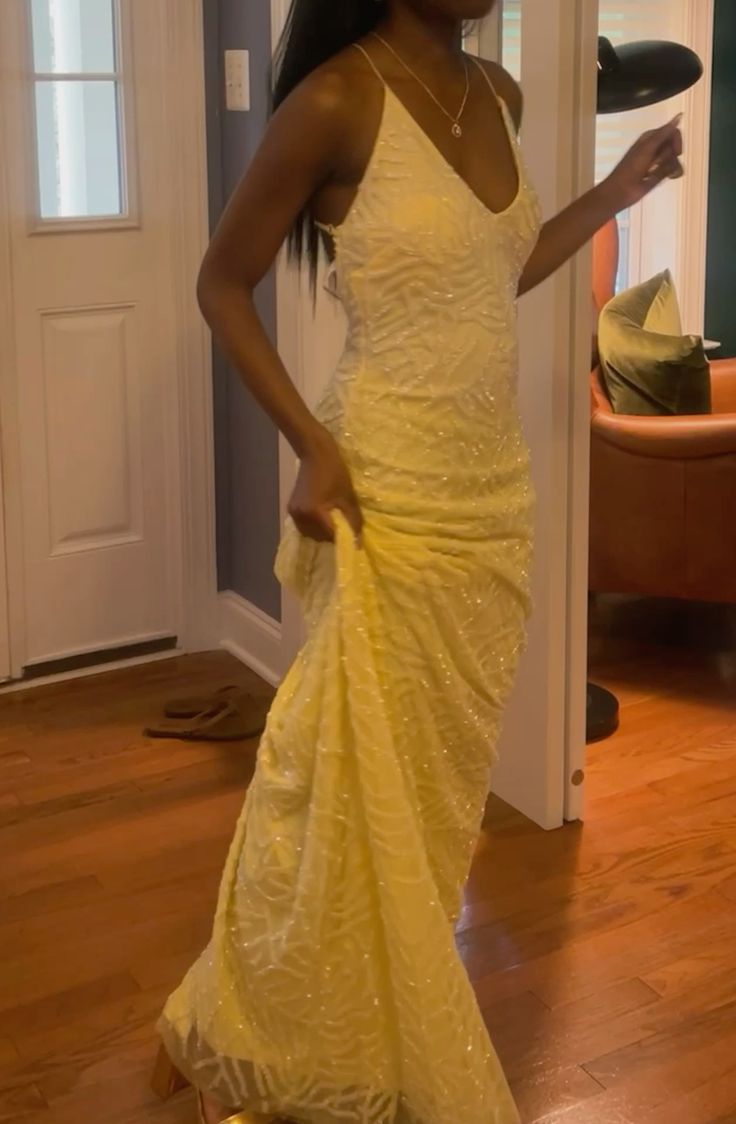 Robe de soirée sirène à bretelles spaghetti et paillettes jaunes, robe de bal longue, inspiration RA056