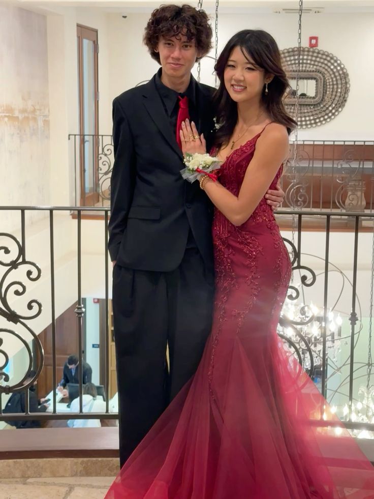 Robe de bal sirène unique à bretelles spaghetti en tulle bordeaux et dentelle, robe longue de soirée pour 18e anniversaire, robe de remise de diplôme RB1033