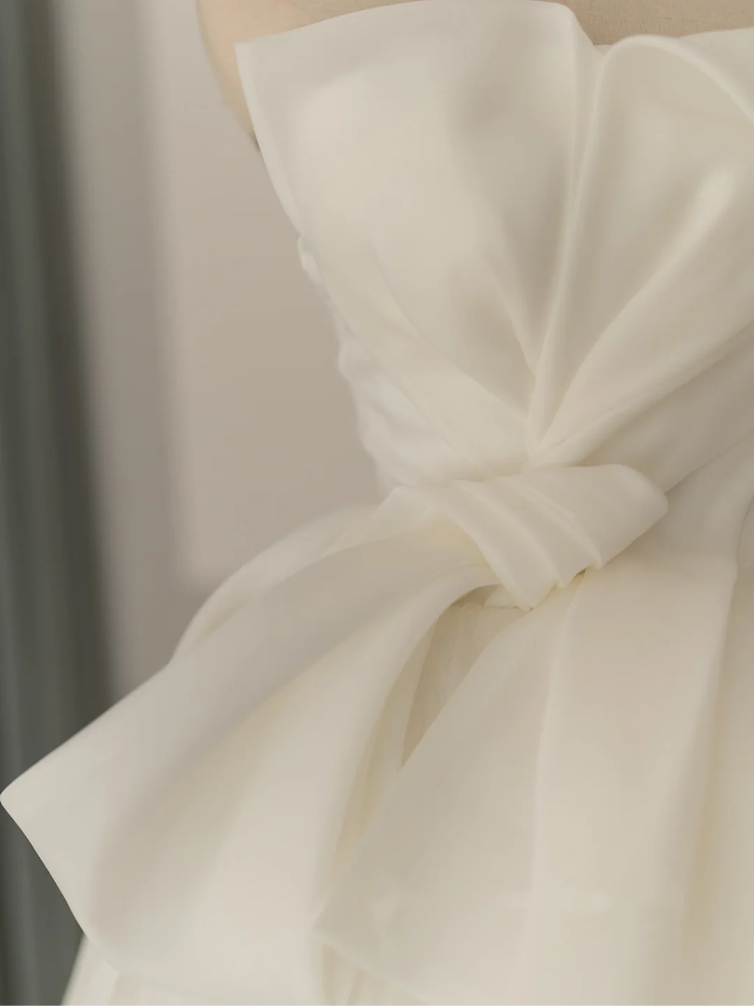 Robe de mariée blanche élégante et modeste, sans bretelles, sans manches, style robe de bal longue, RB1065