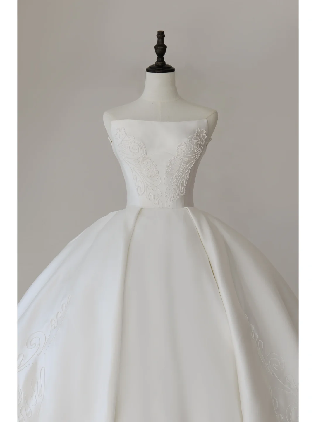 Robe de mariée élégante et modeste, bustier, ajustée, avec appliques blanches et corset, style robe de mariée longue, RB1113