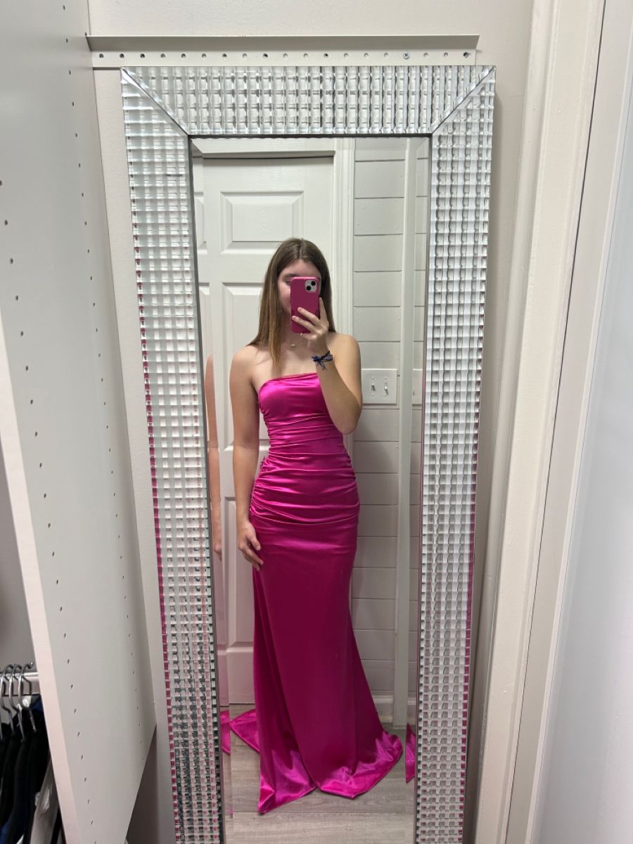 Robe de bal sirène bustier rose vif, longue et esthétique, inspirée de la robe de soirée RB1287