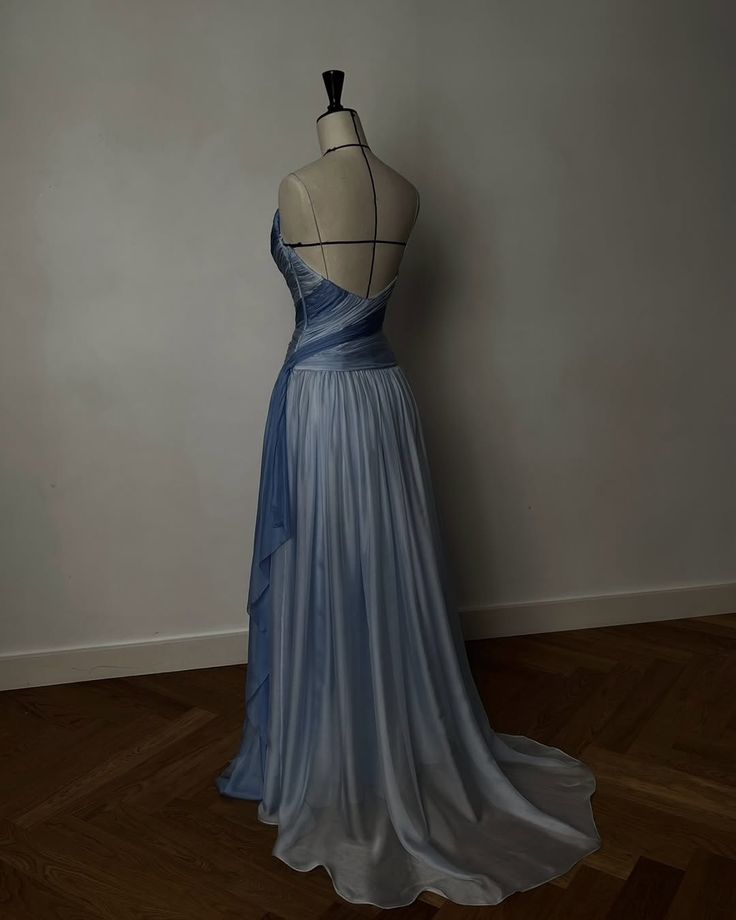 Robe de bal longue en mousseline plissée, style sirène chic, bretelles spaghetti, bleu multicolore, sans manches, inspiration RB1341