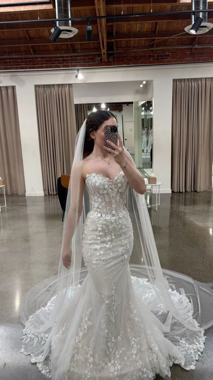 Robe de mariée sirène en dentelle blanche avec décolleté en cœur et appliques, robe longue de mariée RB1357