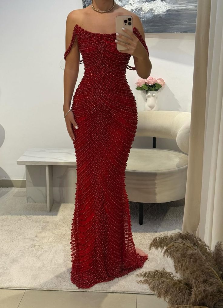 Robe de bal longue sirène élégante à épaules dénudées et perles rouges, inspirée par les paillettes, RB1467