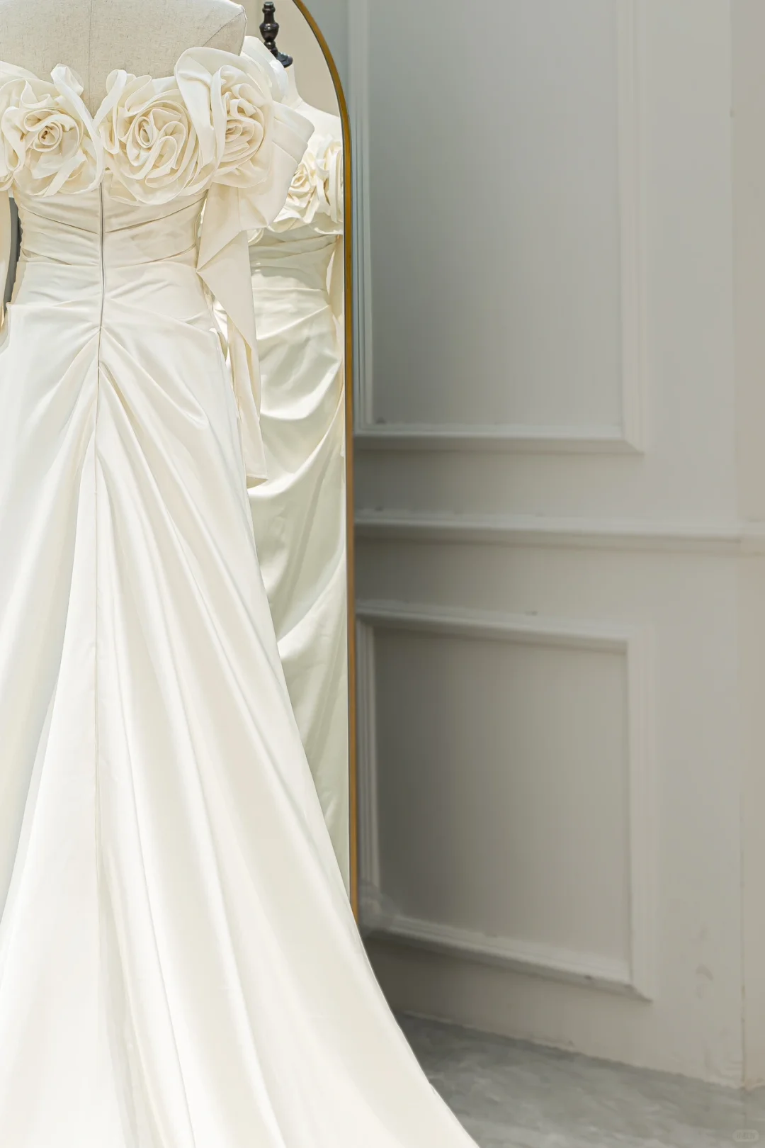 Romantic Mermaid Off The Shoulder Fitted Corset Long Sleeves White Satin Wedding Dress Long Bridal Gown Wedding Dresses RB1592