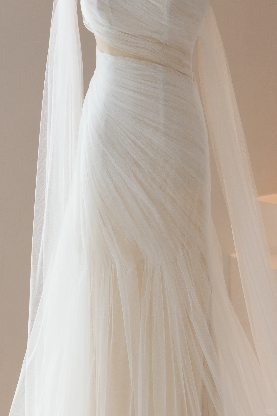 Stunning Mermaid Scoop White Tulle Fitted Wedding Dress Long Bridal Gown Wedding Gowns RB1610