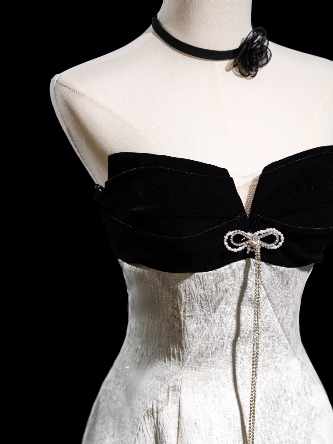 Robe de bal longue en satin, style rétro, coupe trapèze, sans bretelles, idéale pour un 18e anniversaire ; robe de bal RB1853