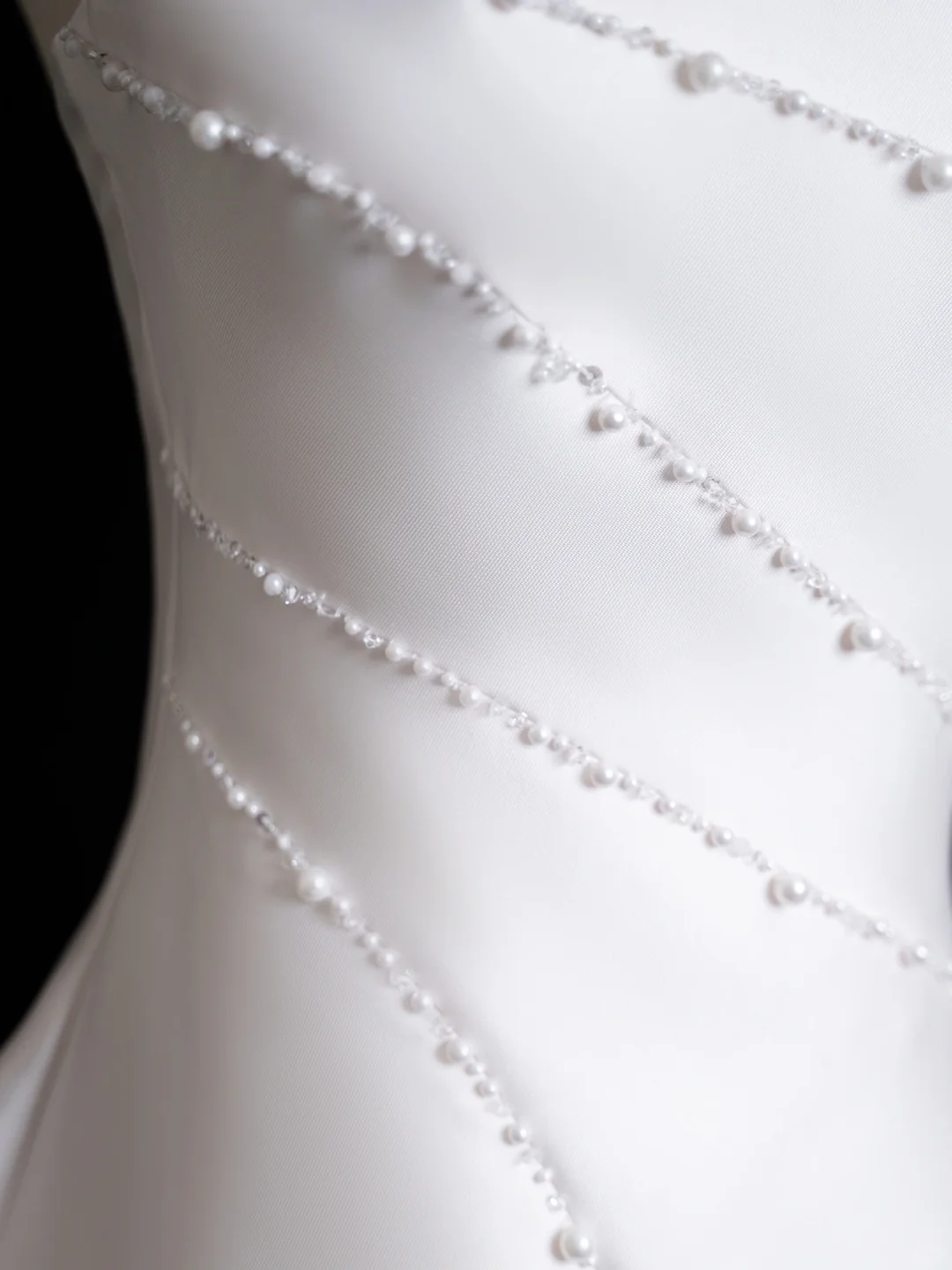 Timeless Ball Gown Strapless Sleeveless Satin Fitted Long Wedding Dress Bride Gown Wedding Dresses RB1876