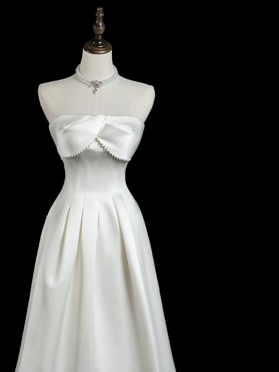 Robe de mariée blanche longue et intemporelle, coupe trapèze, sans manches, en satin, ajustée, sans bretelles, RB1932