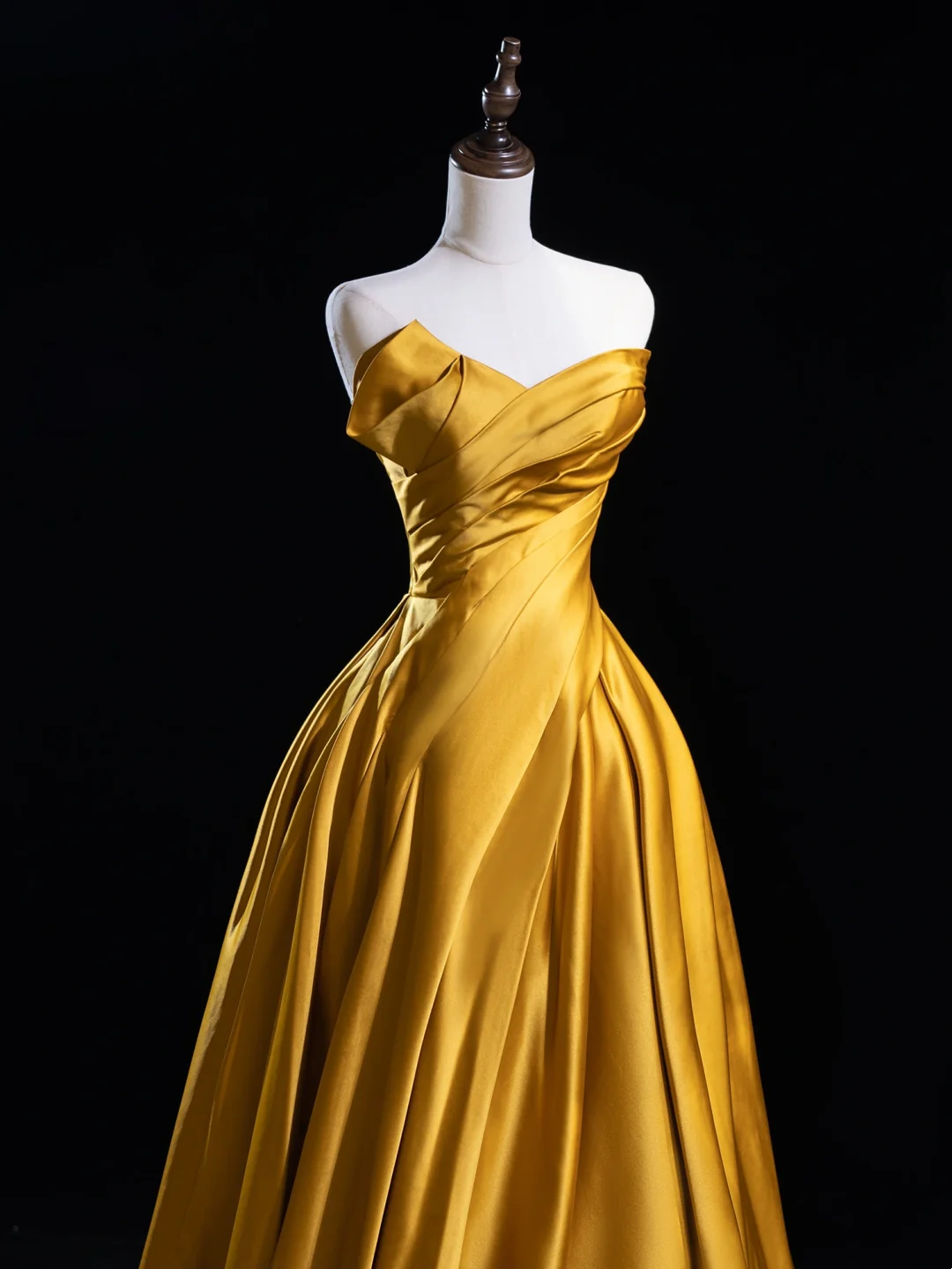 Robe de bal chic en satin doré à volants et décolleté en cœur, tenue de bal esthétique pour seniors, tenue de cérémonie, robe de remise de diplôme RB1939