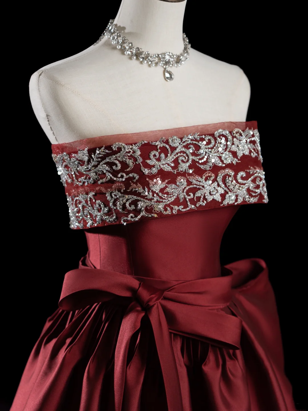 Robe de bal élégante sans bretelles en satin bordeaux, tenue de soirée pour 20e anniversaire, robe de bal RB1949
