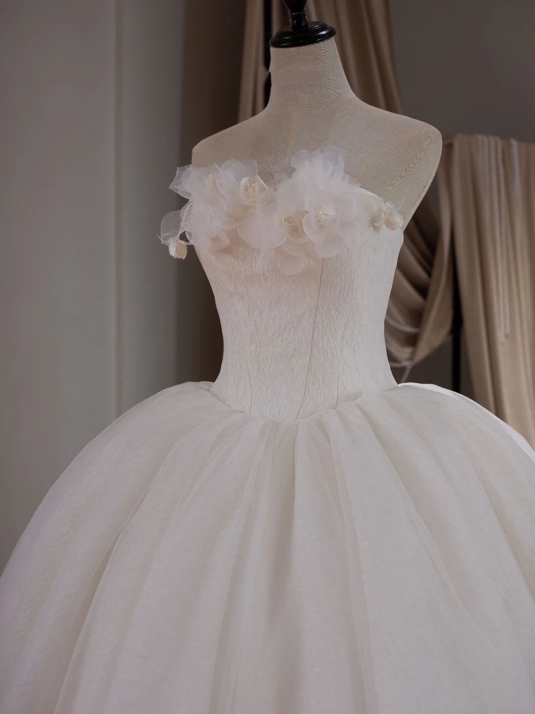Robe de mariée princesse en tulle, sans bretelles, sans manches, avec corset ajusté, blanche, RB2026