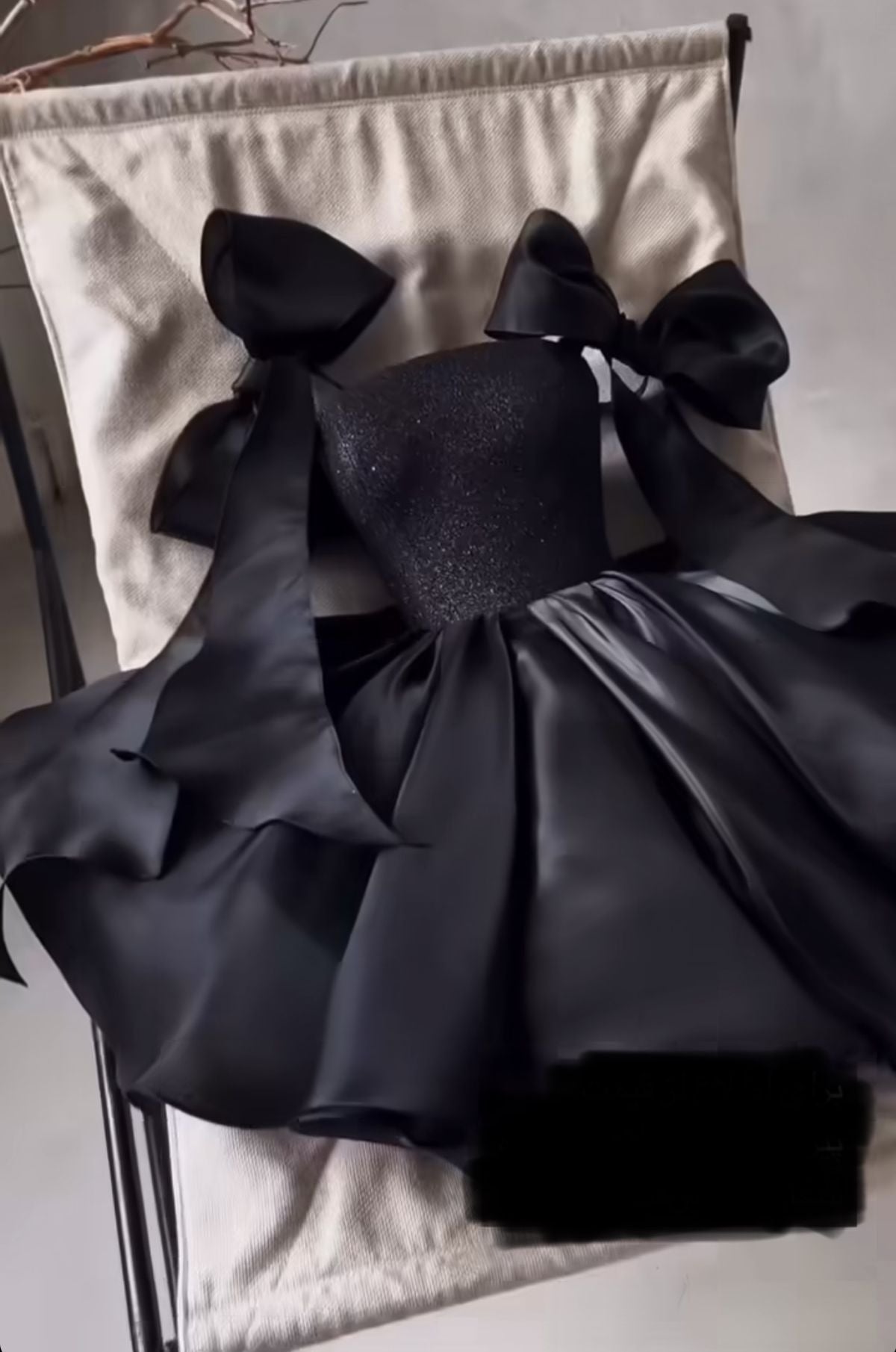 Robe de bal tendance à bretelles spaghetti, courte en satin noir, robe de soirée pour 16 ans, robe de cocktail RB830